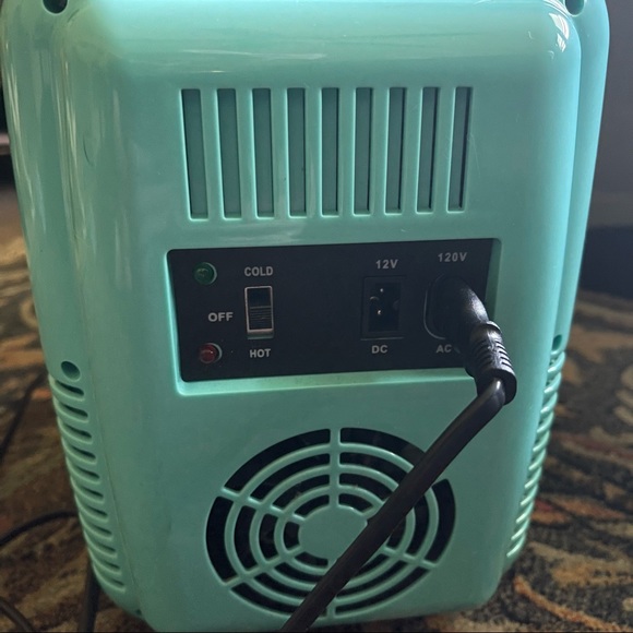 Caynel Skincare Mini Fridge - Picture 4 of 7